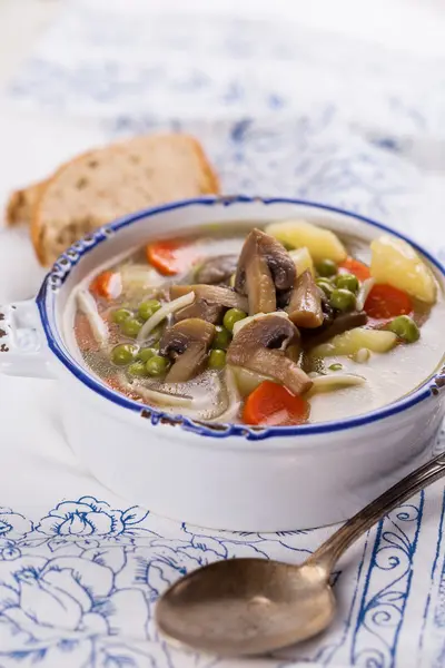 Zuppa con pasta e verdure — Foto Stock