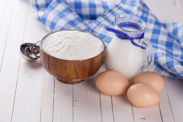 Ingredients for pancakes or crepes. — Stock Photo, Image