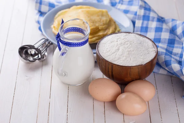 Ingredients for pancakes or crepes. — Stock Photo, Image
