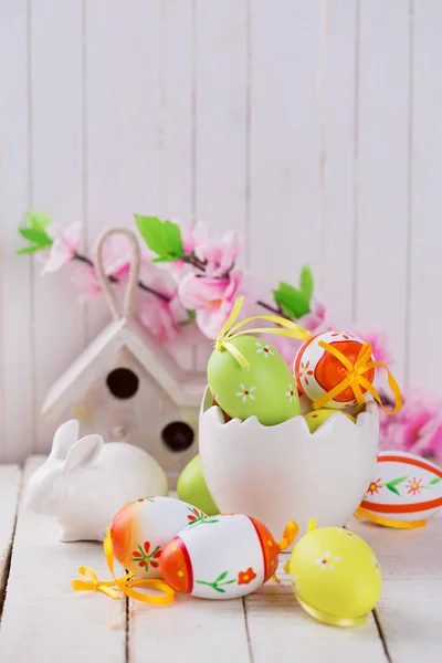 Easter rabbit and colorful eggs — Stock Photo, Image