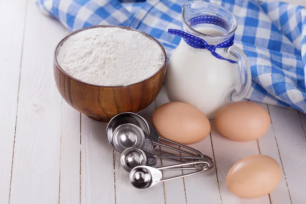 Ingredients for pancakes or crepes. — Stock Photo, Image