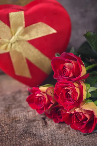 Piękne kwiaty róże i serca ozdobny — Zdjęcie stockowe