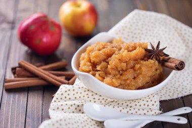 Elma reçel veya Hint turşusu