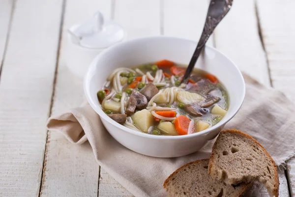 Sup dengan pasta dan sayuran — Stok Foto