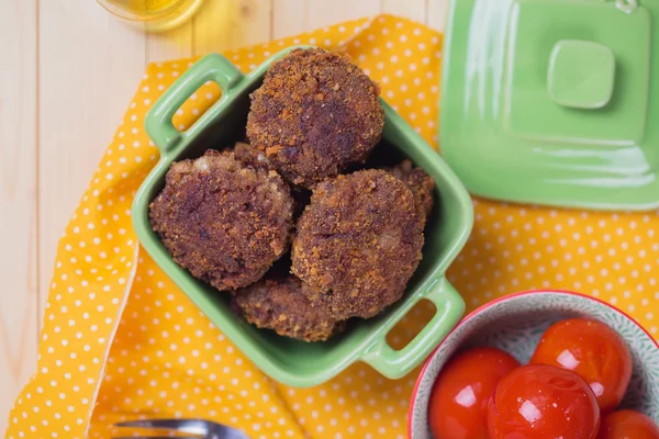 Cutlets in bowl on table — Stock Photo, Image