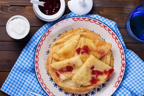 Panqueques o crepes en plato —  Fotos de Stock