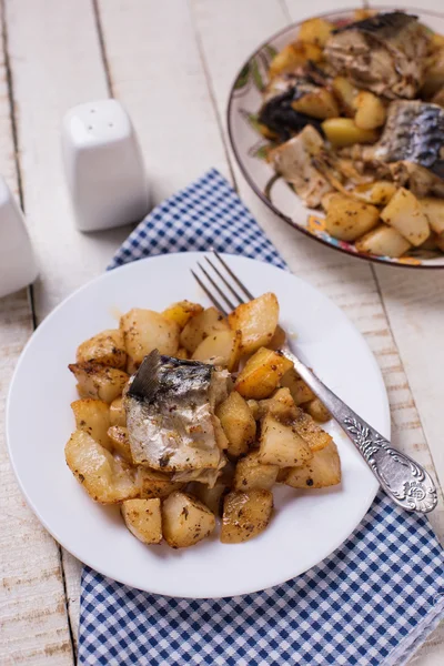 Zeevis met aardappel gebakken in de oven — Stockfoto