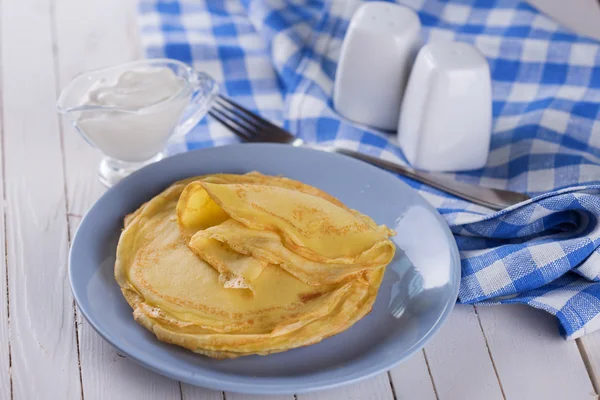 Panquecas ou crepes no prato — Fotografia de Stock