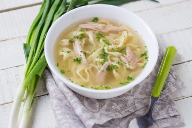 Ev yapımı pişmemiş makarna