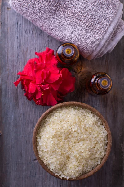 Ajuste spa sobre tabla de madera —  Fotos de Stock