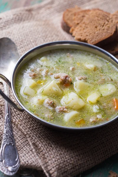 Sup dengan daging dan sayuran — Stok Foto