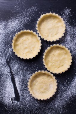 siyah arka plan üzerine hamur