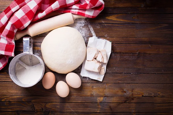 Dough on wooden background — Stock Photo, Image