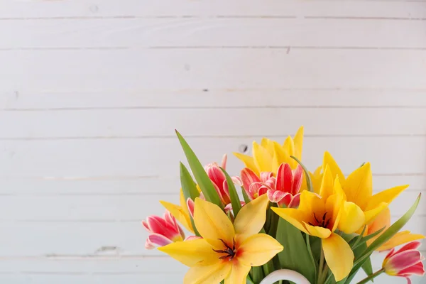 Sfondo con tulipani freschi — Foto Stock