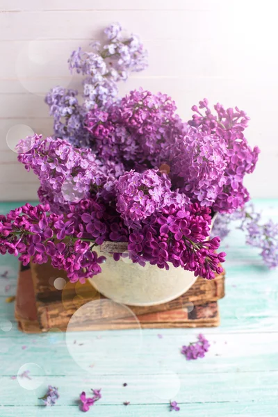 Arrière-plan avec des fleurs lilas — Photo