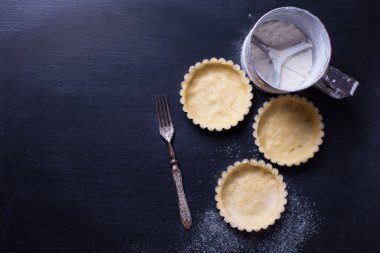 siyah arka plan üzerine hamur