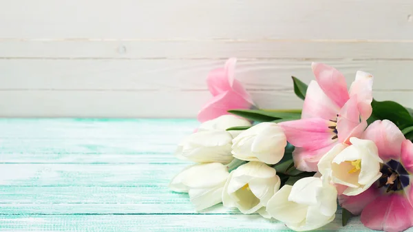 Ansichtkaart met witte en roze bloemen — Stockfoto