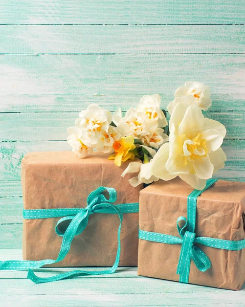 Festive gift boxes with ribbon and flowers — Stock Photo, Image