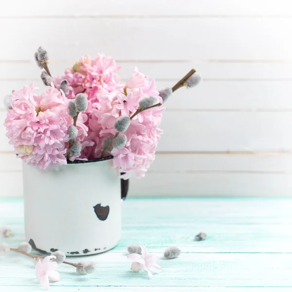 Cartão postal com jacintos e flores de salgueiro — Fotografia de Stock