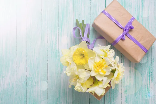 Bunch of spring flowers and gift box — Stock Photo, Image