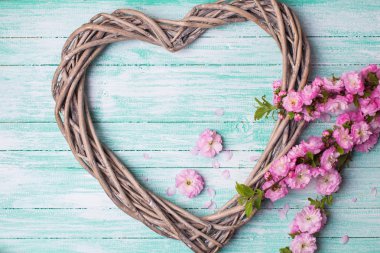 Kartpostal dekoratif kalp ile