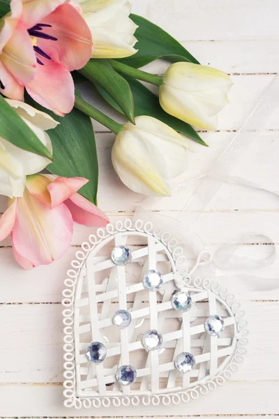 Flowers and heart on wood — Stock Photo, Image