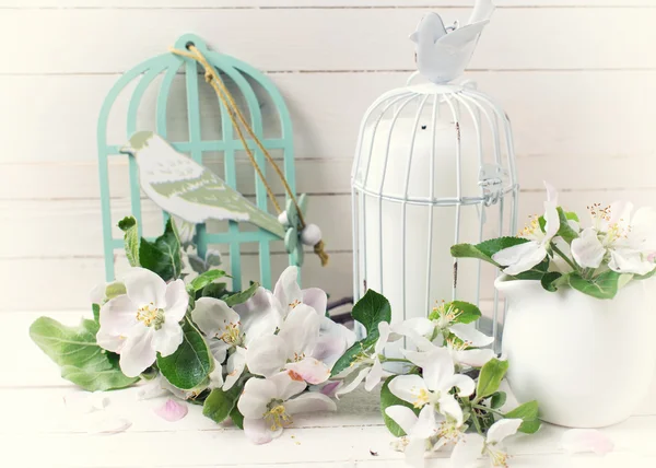 Jabloňové květy a svíčka — Stock fotografie