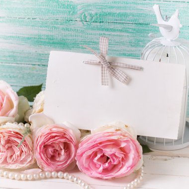 Muhteşem güller ve etiketi