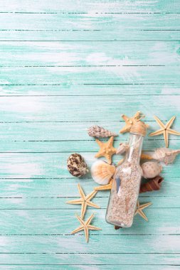 Ahşap üzerine deniz öğeleri