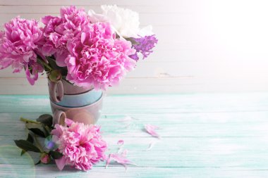 Vazoda Çiçekler Şakayık