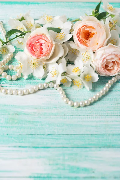 Flores de jazmín y rosas —  Fotos de Stock