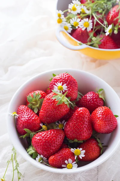 Fresh organic strawberry — Stock Photo, Image