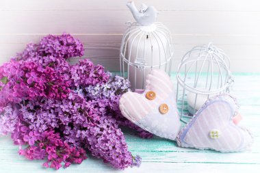 Çiçekler, dekoratif kalp, mumlar