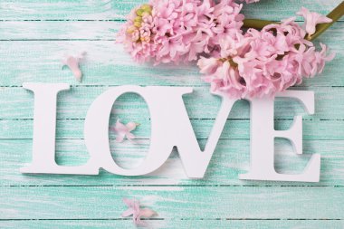 kelime aşk ve çiçekler