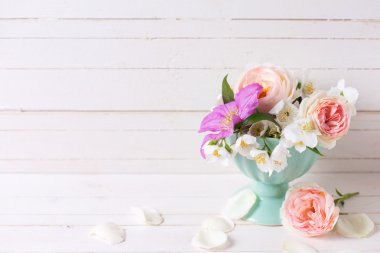 Gül, Yasemin ve akasma çiçekler