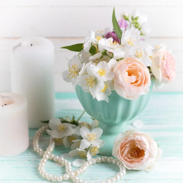Rosas, jazmín y flores de clematis — Foto de Stock