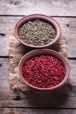 Kırmızı ve yeşil biber