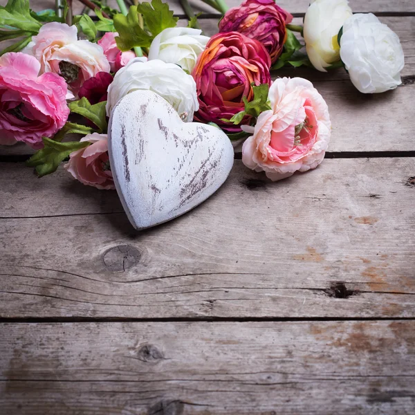 Coeur décoratif en bois blanc — Photo