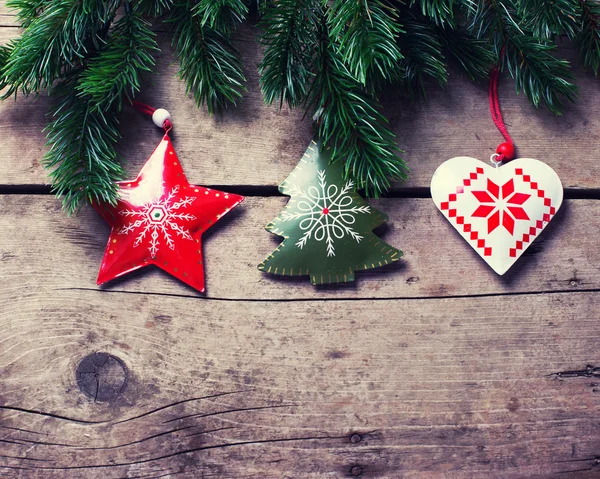 Ramas de abeto y decoraciones navideñas — Foto de Stock