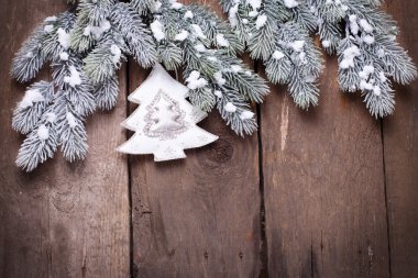 Çam dalları Noel dekorasyon