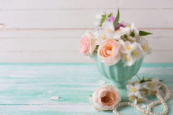 Pastel  roses and jasmine flowers — Stock Photo, Image