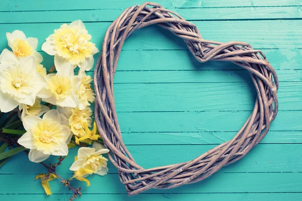 Fresh daffodils  and decorative heart — Stock Photo, Image