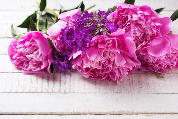 Flores de peonías rosadas frescas — Foto de Stock