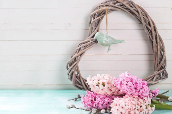 Fresh hyacinths  and  decorative  heart — Stock Photo, Image