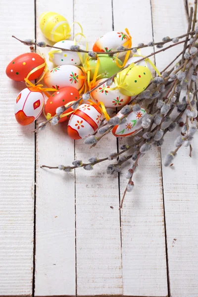 Eeaster eggs and willow branches — Stock fotografie