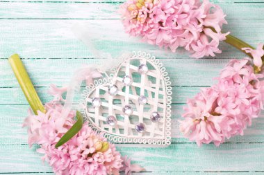 Dekoratif kalp ve çiçek