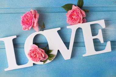 Word sevgi ve çiçek gül