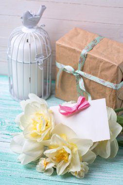 Mevcut, taze bahar çiçekleri