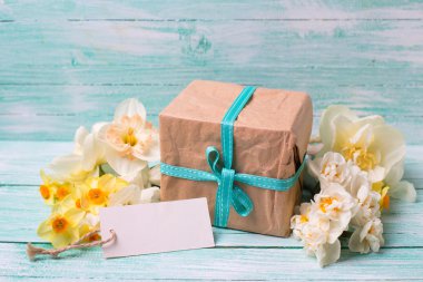 Mevcut, taze bahar çiçekleri