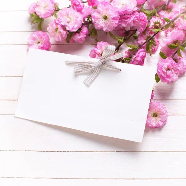 Kartpostal ile boş etiket